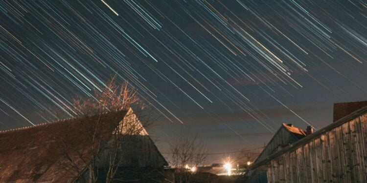 Vídeo registra meteoro atravessando céu da Alemanha antes de atingir casa