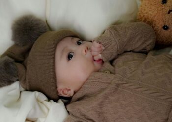 Hábito de chupar dedo pode causar problemas bucais em crianças