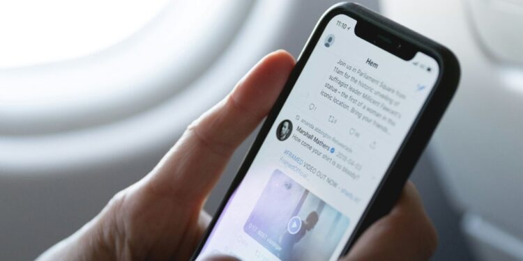 X, ex-Twitter, promete colocar selo de posts patrocinados