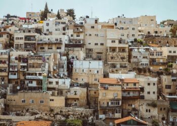 Estudo mostra que área de favelas no Brasil triplicou em 40 anos