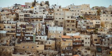 Estudo mostra que área de favelas no Brasil triplicou em 40 anos