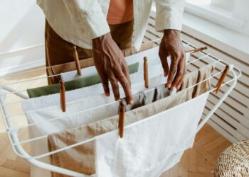 Especialistas alertam sobre usar roupa nova sem lavar