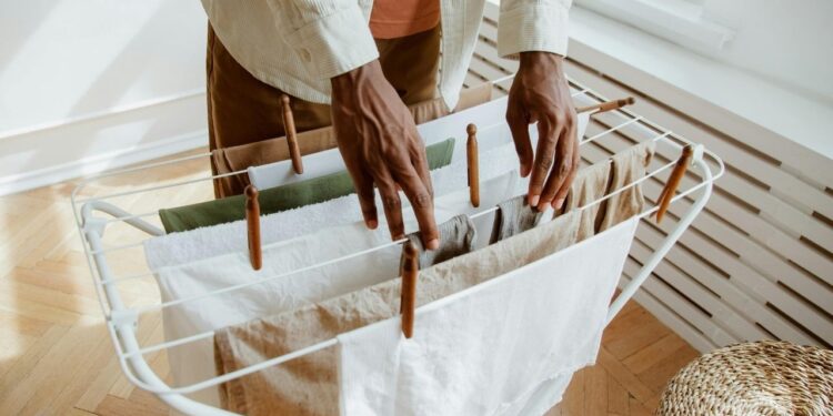 Especialistas alertam sobre usar roupa nova sem lavar