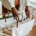 Especialistas alertam sobre usar roupa nova sem lavar