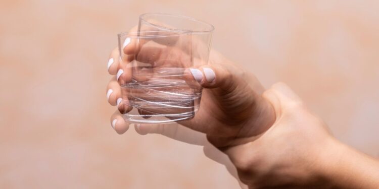Cientistas convertem plástico em substância usada contra Parkinson