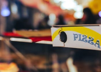Pizzaria interditada após morte de mulher tinha insetos e falhas graves