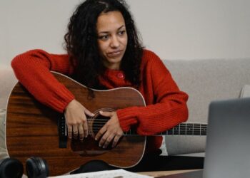 Por que mulheres estão perdendo espaço na música? Estudo mostra dados atualizados