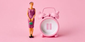 Mais da metade das mulheres relatam sintoma de inchaço por alterações hormonais