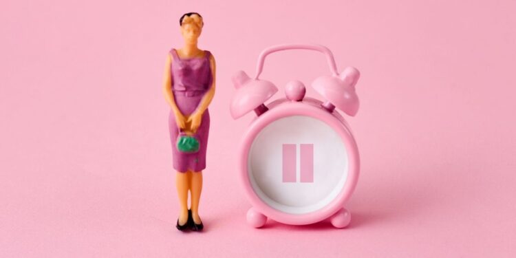 Mais da metade das mulheres relatam sintoma de inchaço por alterações hormonais