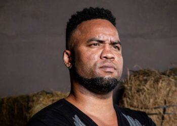 Ex-jogador Carlos Alberto é expulso de condomínio após denúncias