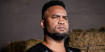 Ex-jogador Carlos Alberto é expulso de condomínio após denúncias