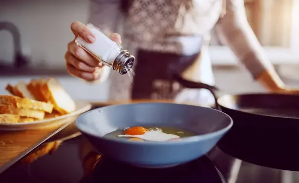 Sal na cozinha - Reprodução/iStock