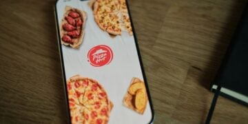 Pizza Hut oferece salário de R$ 20 mil para cargo inusitado