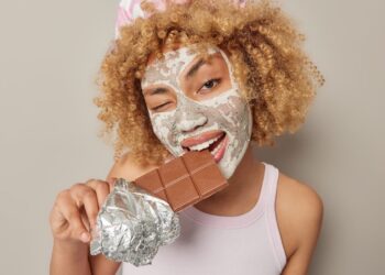 Consumiu muito chocolate na Páscoa? Saiba o que muda na sua pele