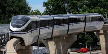 BYD lança primeiro trem no Brasil com sistema que dispensa energia externa