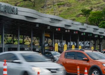Projeto quer liberar veículos de pagamento de pedágio em rodovias do país