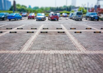 Regra pouco conhecida sobre estacionamento pode render multa fácil