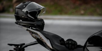 Motoqueiros precisam ficar atentos à mudança urgente em capacetes