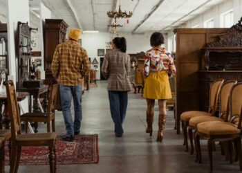Garimpo de móveis antigos vira tendência na decoração atual