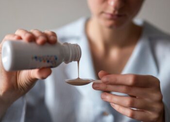 Hytós vai parar de vender no Brasil? Decisão da Anvisa muda xaropes para tosse