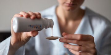 Hytós vai parar de vender no Brasil? Decisão da Anvisa muda xaropes para tosse