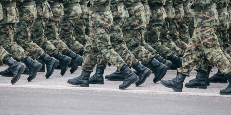 Por que jovens estão mais interessados na carreira militar? Pesquisa é surpreendente