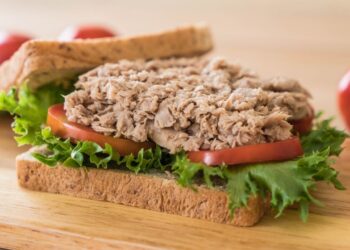 Escolha entre atum fresco ou enlatado pode mudar valor nutricional