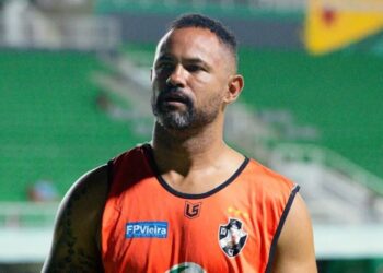 Como goleiro Bruno ficou foragido durante dois meses? Polícia divulgou cartazes de "procurado"