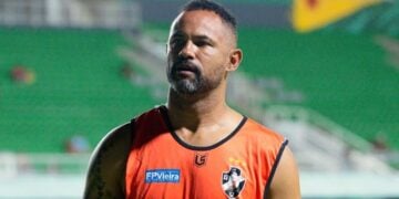 Como goleiro Bruno ficou foragido durante dois meses? Polícia divulgou cartazes de "procurado"