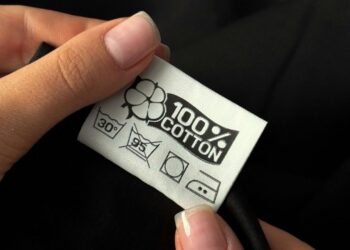 Símbolos escondidos nas etiquetas podem salvar suas roupas de falhas