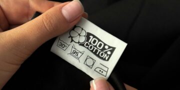 Símbolos escondidos nas etiquetas podem salvar suas roupas de falhas