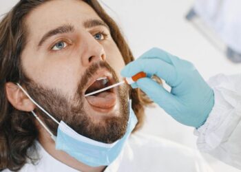 Saliva pode revelar muito mais sobre nosso corpo do que imagina