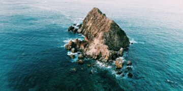 A ilha brasileira mais importante do mundo não tem casa para vender e recebe investimento de R$ 12,9 milhões