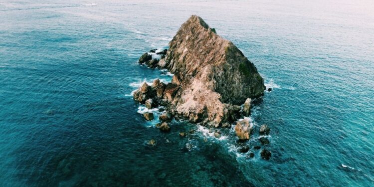 A ilha brasileira mais importante do mundo não tem casa para vender e recebe investimento de R$ 12,9 milhões