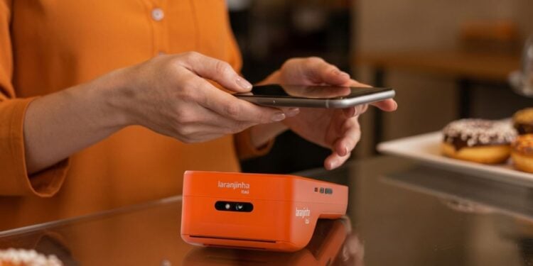 Itaú libera função inédita em maquininhas e clientes já podem cobrar por voz
