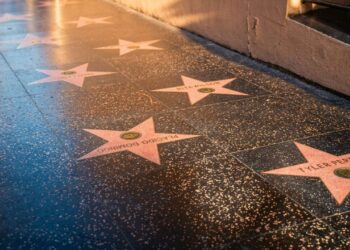 Primeiro brasileiro a ter estrela na Calçada da Fama já tocou com Michael Jackson e Madonna