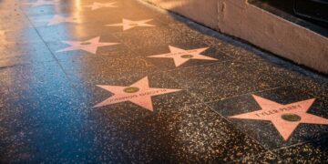 Primeiro brasileiro a ter estrela na Calçada da Fama já tocou com Michael Jackson e Madonna
