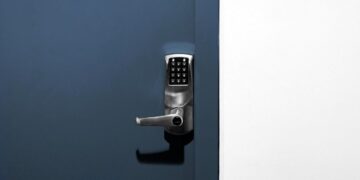 Fechaduras eletrônicas viram tendência e detalhe define modelo ideal para casa