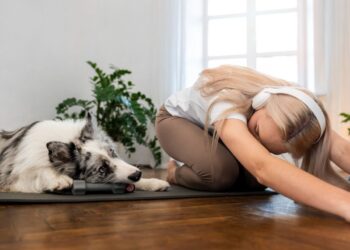 Nova tendência fitness faz pessoas imitarem animais durante exercícios