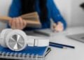Ouvir música para estudar funciona? Pesquisa traz resposta inesperada