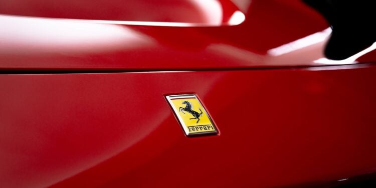 Primeiro carro elétrico da Ferrari provoca revolta entre fãs da marca