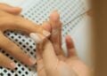 Novo estilo de unhas conquista salões por deixar mãos mais sofisticadas