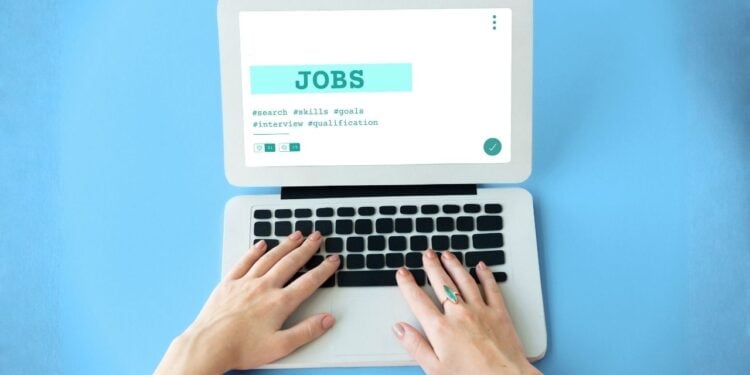 Mercado de trabalho dá sinal de desaceleração após recuo nas vagas online