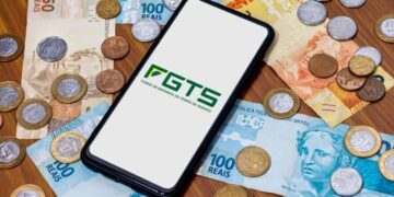 Especialistas fazem alerta para quem pensa em usar o FGTS para quitar dívidas