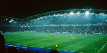 Estádio de futebol - Reprodução/Unsplash/Alex Simpson