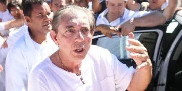 O líder religioso João de Deus sendo encaminhado para a prisão em Goiás (16.dez.2018) - Foto: Marcelo Camargo/Agência Brasil