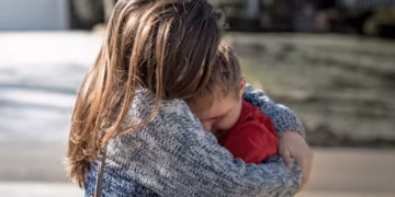 Mãe e filho - Reprodução/Unsplash/Nathan Anderson