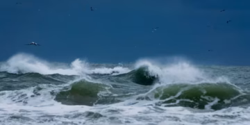 Ondas - Reprodução/Unsplash/Barth Bailey