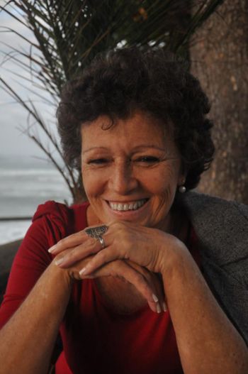 Café com poesia é dedicado ao esperanto 1 cantora carioca dirce sales apresenta no mamm suas cancoes em esperanto