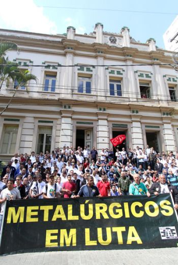 trabalhadores da mercedes benz lotaram ontem o plenario da camara municipal